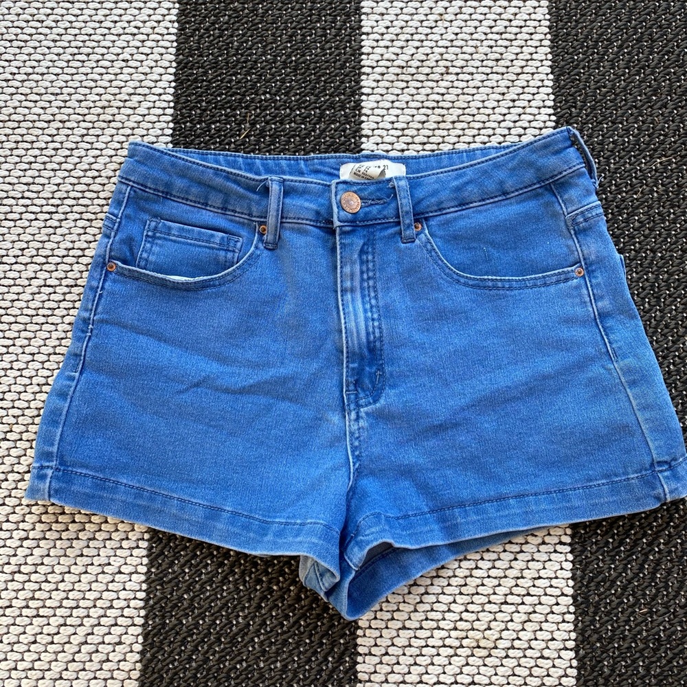 Super cute jean shorts